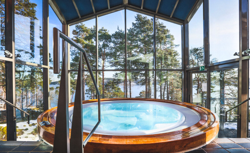 SPA-jacuzzi ingår i weekend på Högberga Gård i Stockholms Skärgård