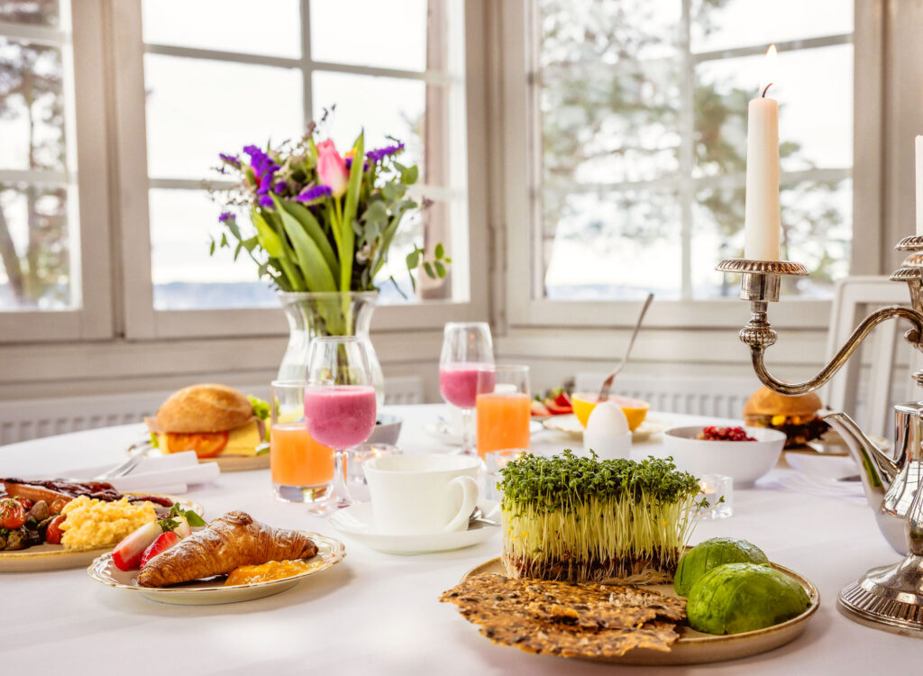 Hotellfrukost på Högberga Gård på Lidingö