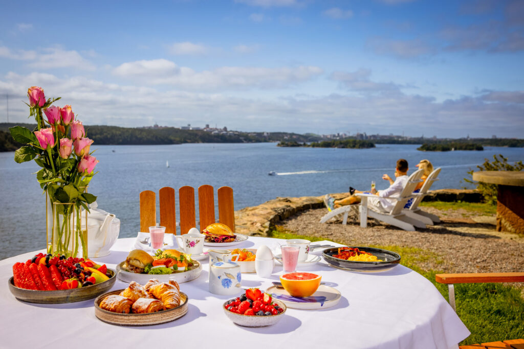 Hotellfrukost vid havet på Högberga Gård på Lidingö