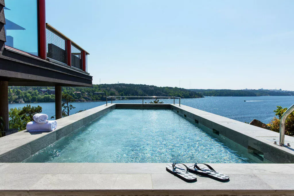 Pool vid havet och Stockholms inlopp - Högberga Gård